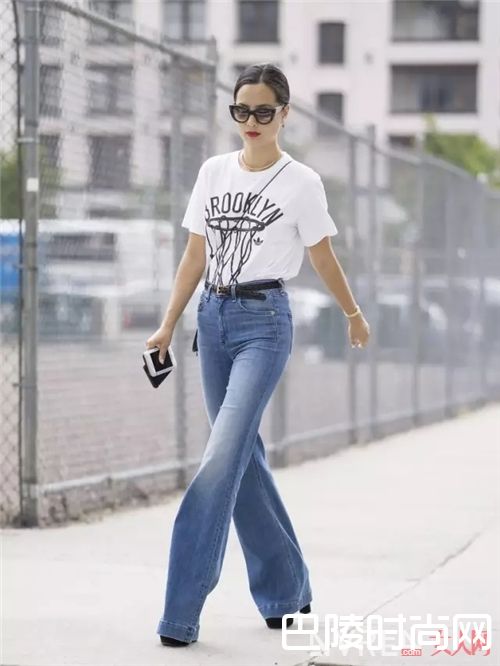 字母T与阔腿裤如何搭配？_教你如何用一件字母T 搞定一周的所有造型！
