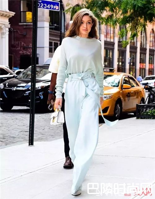 岛屿天堂蓝如何搭配？_在这个烈日炎炎的夏天 给自己涂上一抹蓝！