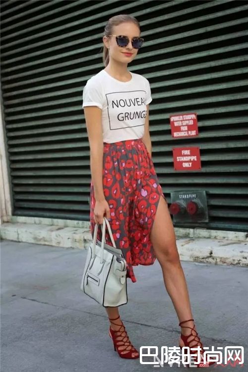 字母T与铅笔裙如何搭配？_教你如何用一件字母T 搞定一周的所有造型！