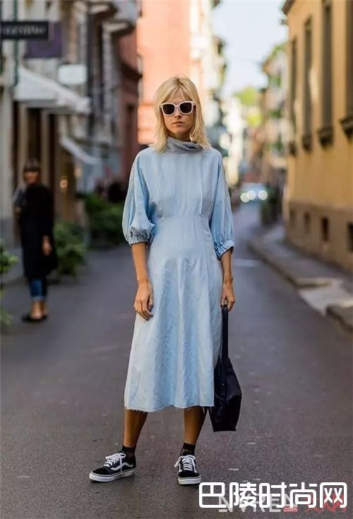 岛屿天堂蓝如何搭配？_在这个烈日炎炎的夏天 给自己涂上一抹蓝！