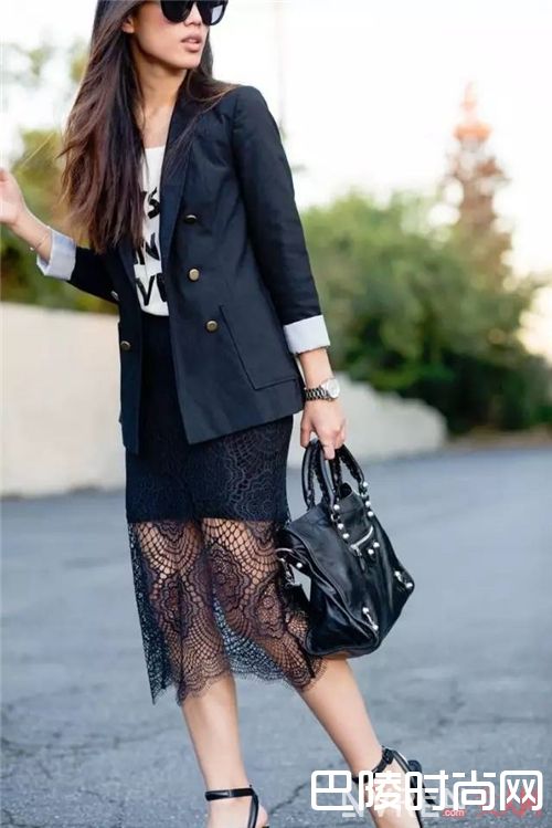 字母T与纱裙如何搭配？_教你如何用一件字母T 搞定一周的所有造型！