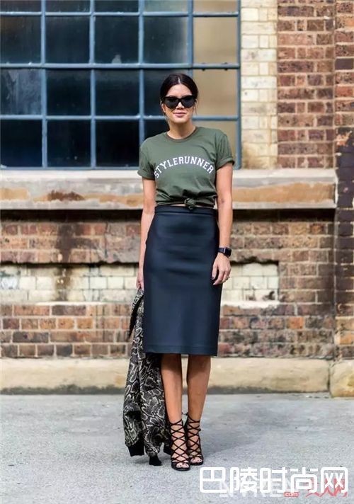 字母T与铅笔裙如何搭配？_教你如何用一件字母T 搞定一周的所有造型！