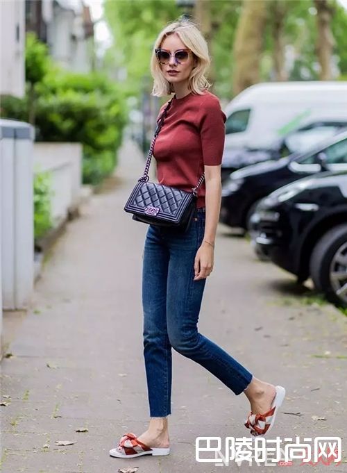 蝴蝶结凉拖如何搭配?_拖鞋是居家之物?潮流的人都把它们穿出门了!