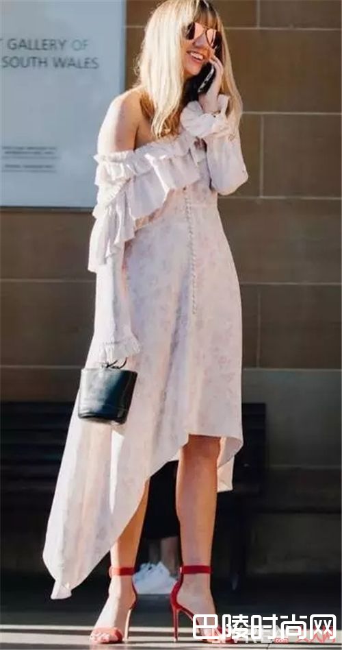 迷你包如何搭配？_精致时髦又百搭的迷你包 轻松点亮时髦造型