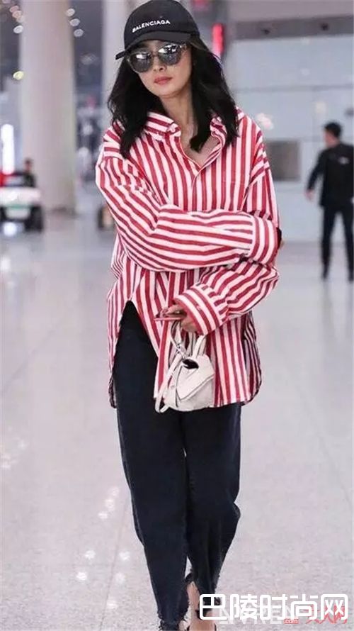 哪些明星背过迷你包？_精致时髦又百搭的迷你包 轻松点亮时髦造型