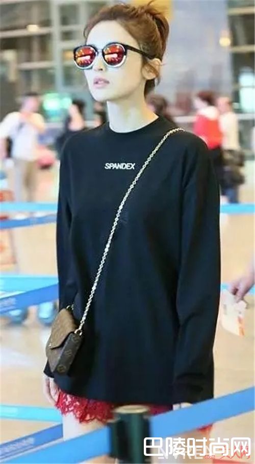 哪些明星背过迷你包？_精致时髦又百搭的迷你包 轻松点亮时髦造型