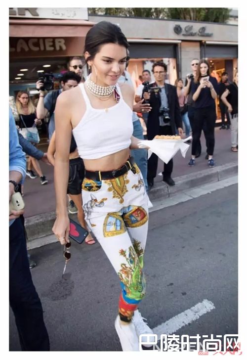 如何用印花打造性感风？_这个夏天的风情与性感 那就让印花来承包吧！