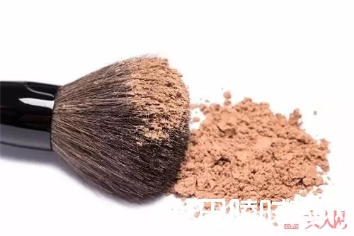 油皮脱妆怎么办？_学会这些补妆技巧 再也不用担心脱妆问题了！