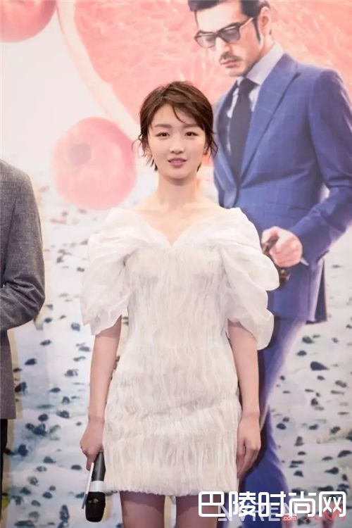 如何挑选露肩装?_露出清凉、穿出风情 今年的露肩装就该这样穿!