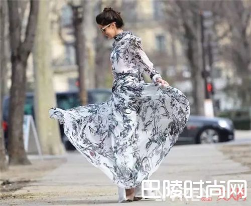 印花服饰推荐_玩转好这两个时尚元素 让你在这个夏天更加出众