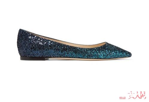 小编推荐_这周穿什么 明明这几双平底鞋超显腿长，你却只用高跟鞋难为自己