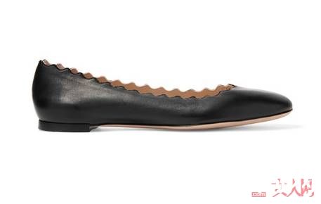 小编推荐_这周穿什么 明明这几双平底鞋超显腿长，你却只用高跟鞋难为自己