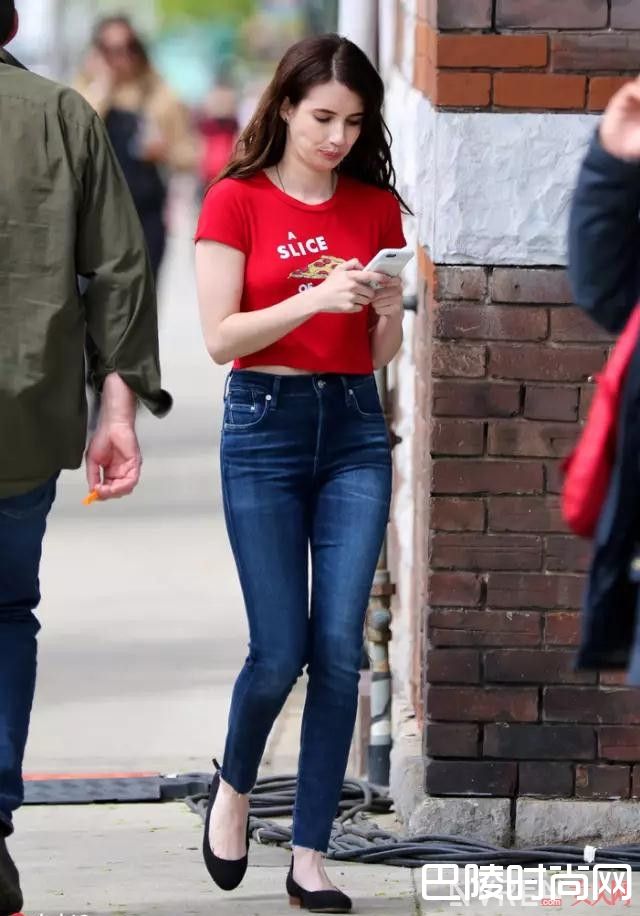 今年夏天该入手哪些款式?哪些平底鞋牌子最经典?_这周穿什么 明明这几双平底鞋超显腿长，你却只用高跟鞋难为自己