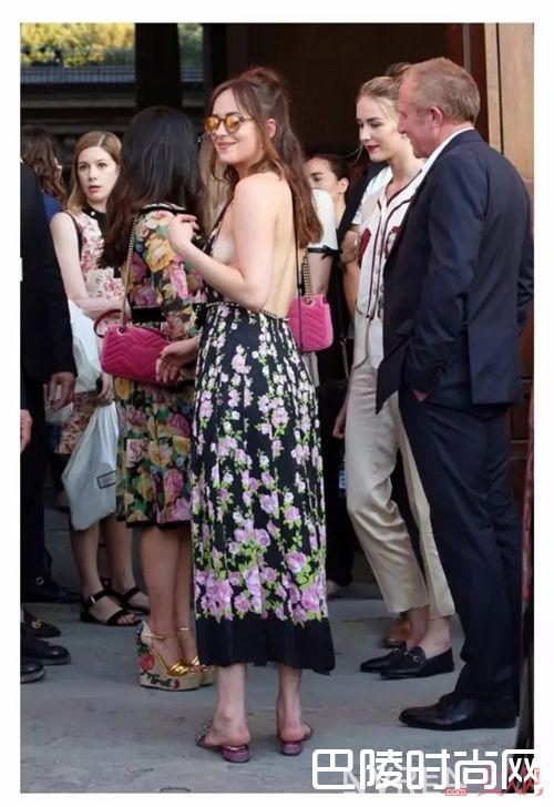 如何用印花打造性感风？_这个夏天的风情与性感 那就让印花来承包吧！