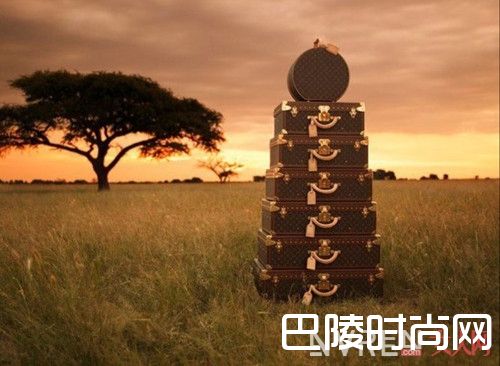 LouisVuitton 路易威登旅行箱特点是什么_选行李箱的重点是什么？选对行李箱让你的旅客照都能成为潮街拍！