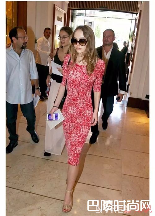 如何用印花打造性感风?_这个夏天的风情与性感 那就让印花来承包吧!