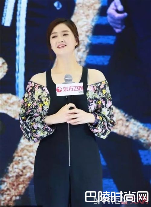 如何挑选露肩装？_露出清凉、穿出风情 今年的露肩装就该这样穿！