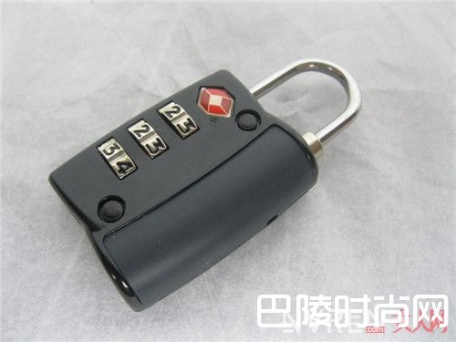 选购行李箱时最好选择哪种_选行李箱的重点是什么？选对行李箱让你的旅客照都能成为潮街拍！