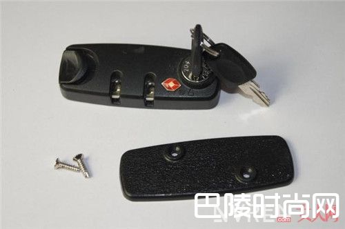 选购行李箱时最好选择哪种_选行李箱的重点是什么？选对行李箱让你的旅客照都能成为潮街拍！