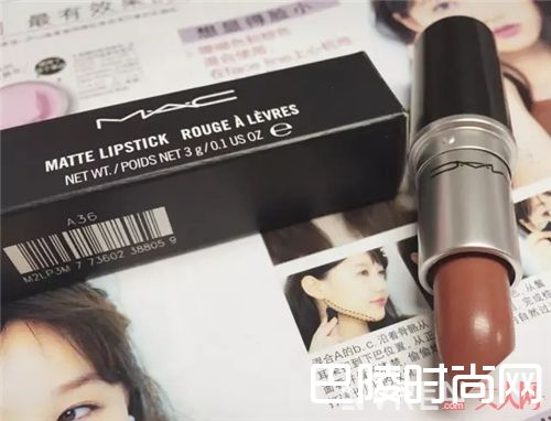 唇妆脱妆怎么办?_夏季不脱妆秘籍 这些防水防汗的彩妆你有了吗?