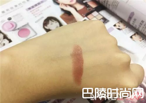 唇妆脱妆怎么办?_夏季不脱妆秘籍 这些防水防汗的彩妆你有了吗?