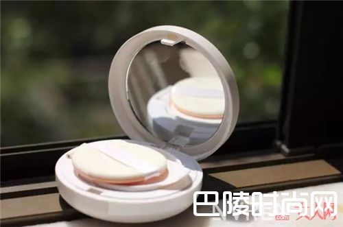 油皮脱妆怎么办？_学会这些补妆技巧 再也不用担心脱妆问题了！