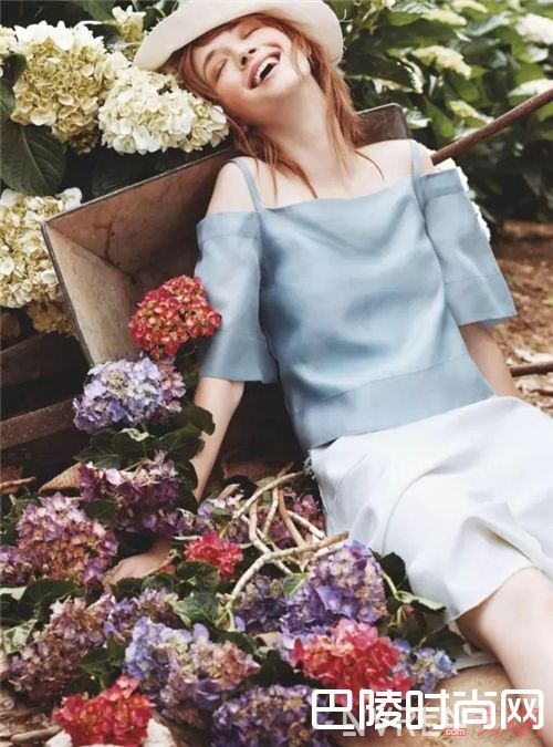 蓝色衣服如何搭配?_学会这些配色技巧 绝对能让你时髦的毫不费力!