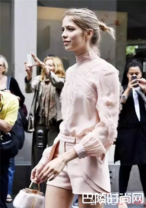 粉色衣服如何搭配?_学会这些配色技巧 绝对能让你时髦的毫不费力!