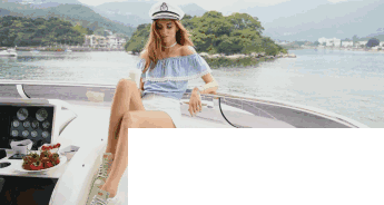 露肩装如何搭配？_想要穿得清凉舒服还要美 关键还是要看穿搭技巧