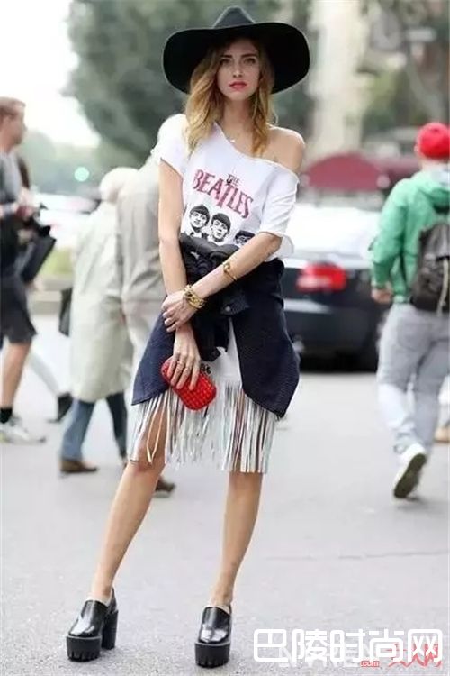 露肩装如何搭配？_想要穿得清凉舒服还要美 关键还是要看穿搭技巧