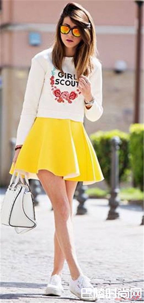 黄色裙子搭配_都说女孩子黄一点才可爱 那不妨从搭配开始黄起来吧