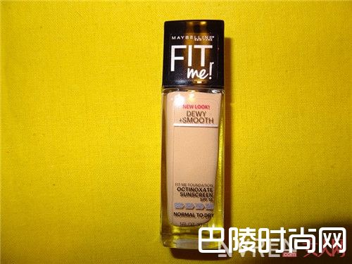 美宝莲Fit me 粉底液简介_夏日最新款粉底：10款控油粉底让你妆面清爽完美一整天！
