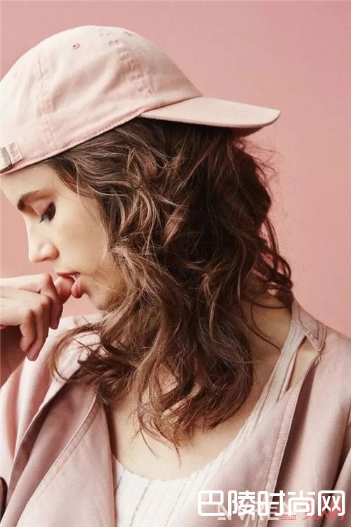 粉色衣服如何搭配?_学会这些配色技巧 绝对能让你时髦的毫不费力!