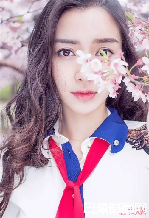 蝴蝶结如何搭配？_穿上这些少女风 一起做个阳光明媚的美少女