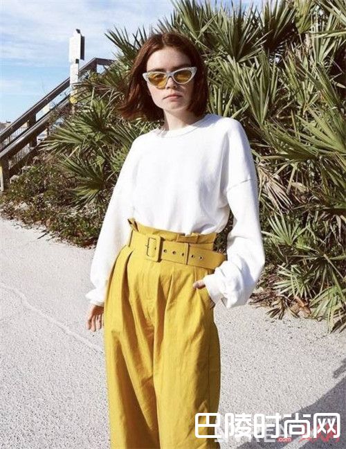 黄色裤子女款_都说女孩子黄一点才可爱 那不妨从搭配开始黄起来吧