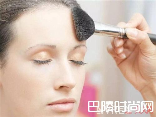 Covermark 中草粉霜简介_夏日最新款粉底：10款控油粉底让你妆面清爽完美一整天！