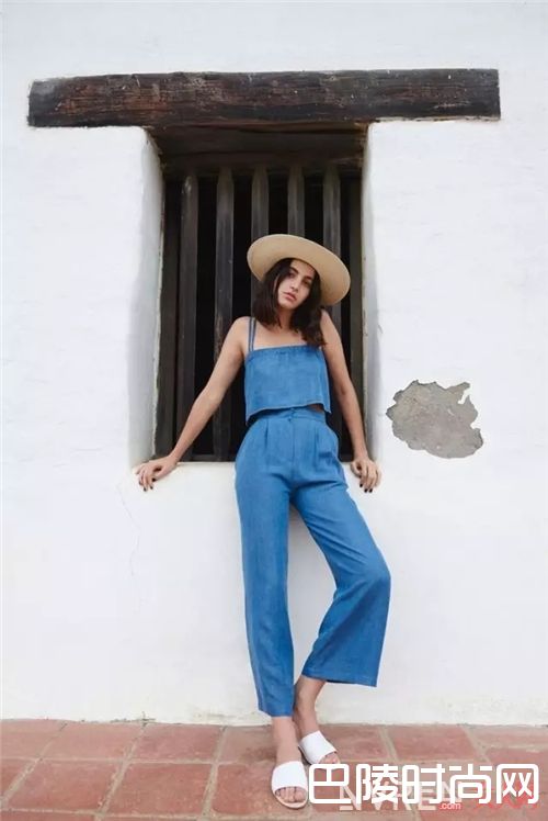 蓝色衣服如何搭配?_学会这些配色技巧 绝对能让你时髦的毫不费力!