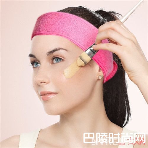 夏日怎么选择适合自己的粉底液_夏日最新款粉底:10款控油粉底让你妆面清爽完美一整天!