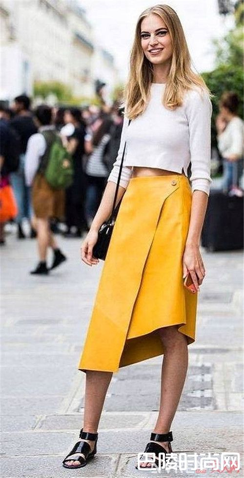 黄色裙子搭配_都说女孩子黄一点才可爱 那不妨从搭配开始黄起来吧
