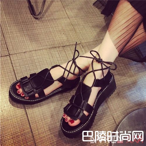 韩版低跟绑带罗马凉鞋穿着累吗_夏季凉鞋穿搭：7款清爽利落的凉鞋更适合不累人！