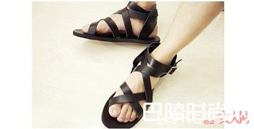 韩版低跟绑带罗马凉鞋穿着累吗_夏季凉鞋穿搭：7款清爽利落的凉鞋更适合不累人！