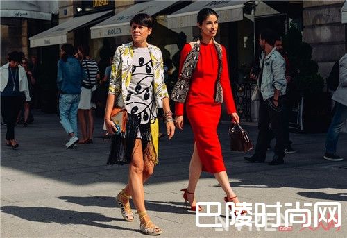 英伦罗马平底凉鞋哪种款式更时尚_夏季凉鞋穿搭：7款清爽利落的凉鞋更适合不累人！