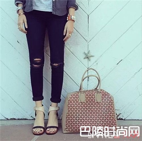 一字扣罗马凉鞋搭配什么舒适_夏季凉鞋穿搭：7款清爽利落的凉鞋更适合不累人！