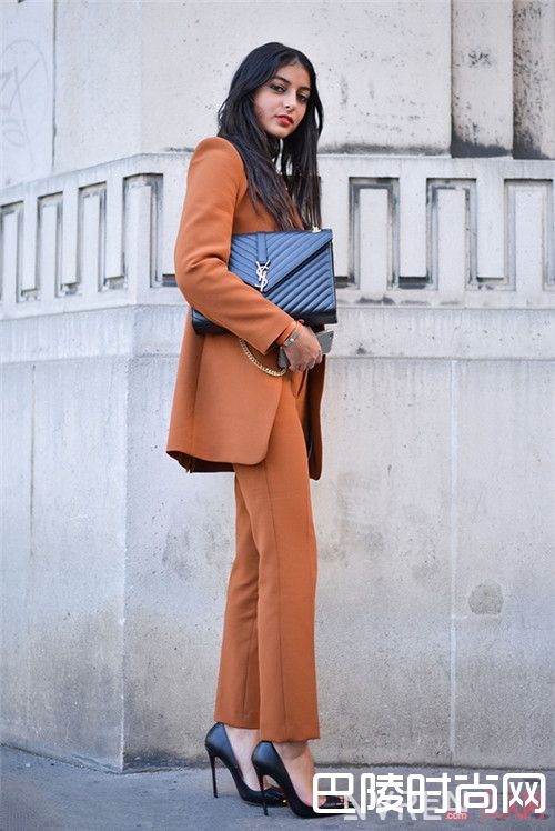 西服套装怎么搭配时尚又有气场_上班职场穿搭法则:超实用的五种职场穿搭让你赢在职场！
