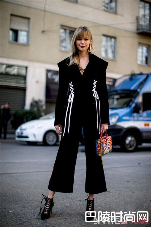 上班族T恤+阔腿裤搭配显瘦吗_上班职场穿搭法则:超实用的职场穿搭让你赢在职场！