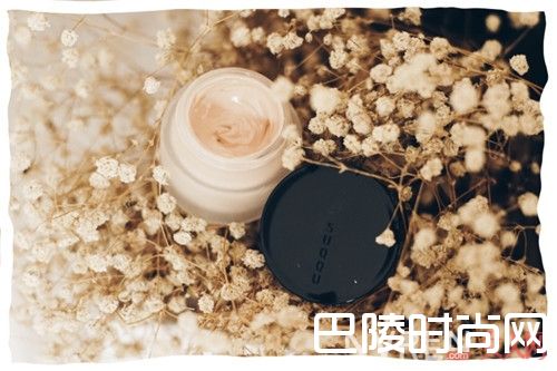 SUQQU 记忆奶油粉霜简介_粉底液的选择技巧有哪些?10种口碑粉底液盘点!