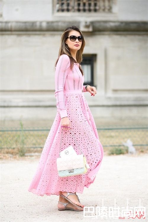 连衣裙怎么搭配小清新_打造夏日10款一周街拍：让你每天换洗也能新鲜不重样！