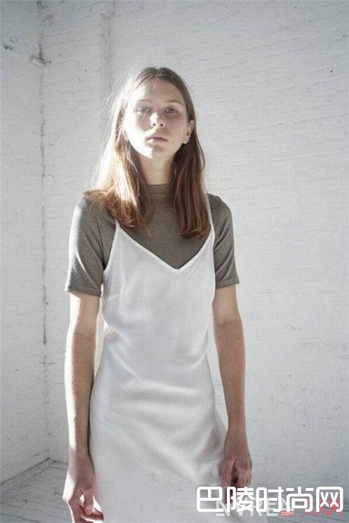 丝质吊带怎么穿出女人味_打造夏日10款一周街拍:让你每天换洗也能新鲜不重样!