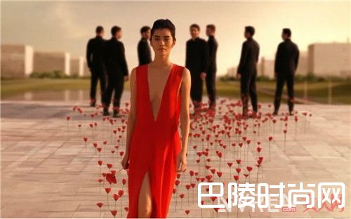 Flower by Kenzo Eau de Lumière香水简介_美妆里有颜值有实力又有花儿的产品有哪些？