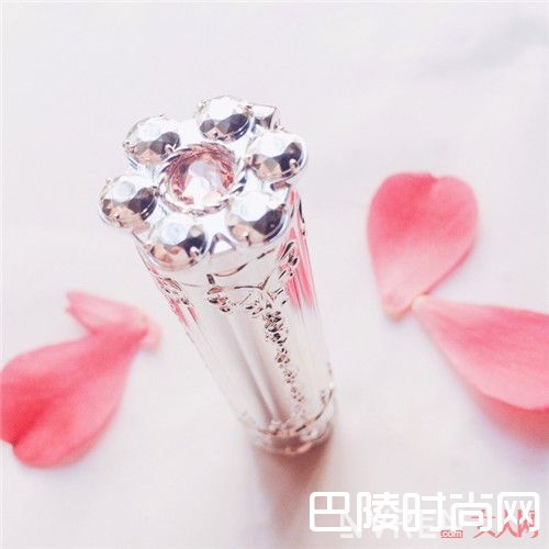 Jill Stuart花舞恋唇膏魔镜口红 简介_美妆里有颜值有实力又有花儿的产品有哪些？